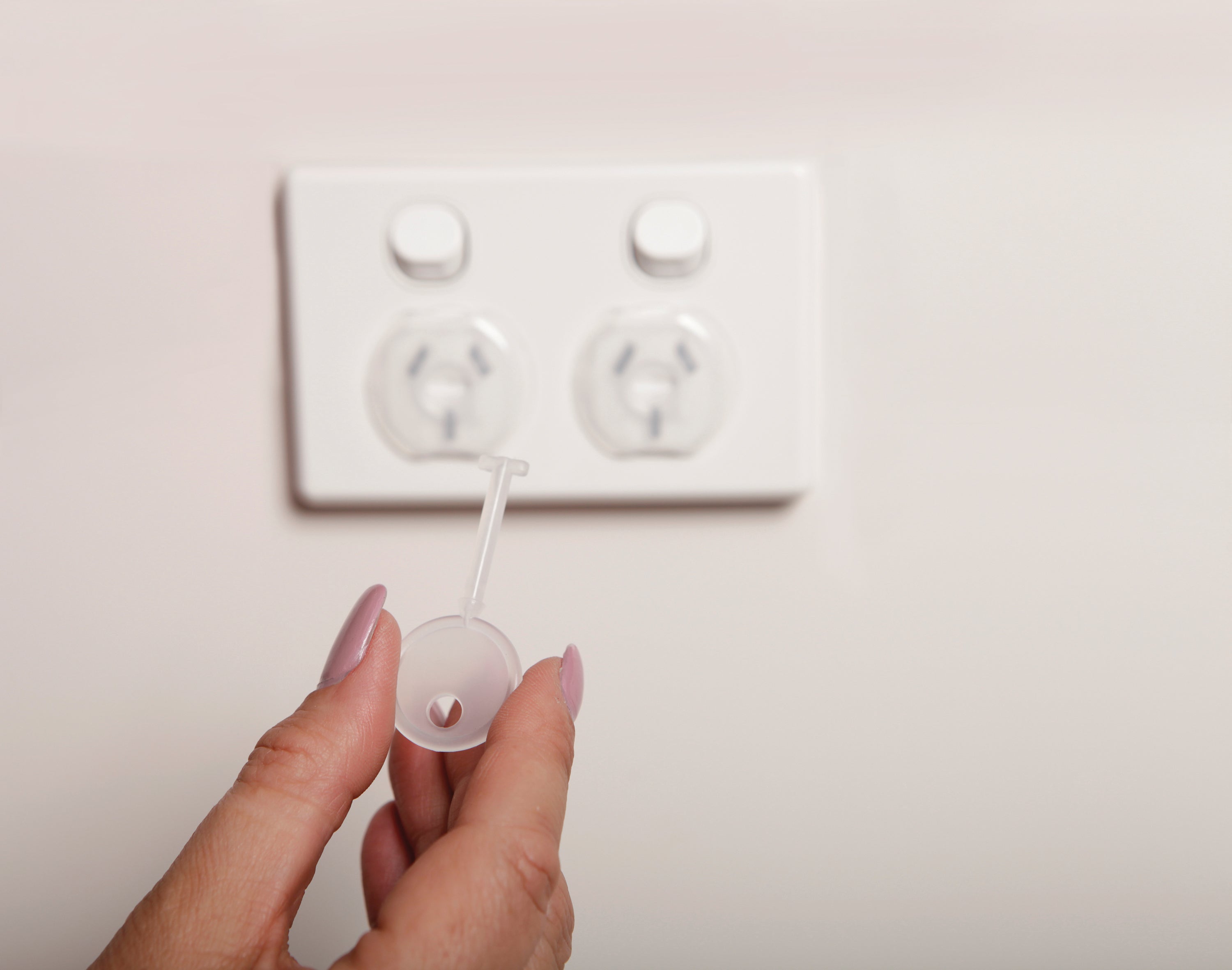 Keyed Outlet Plugs 9 Plugs 3 Keys
