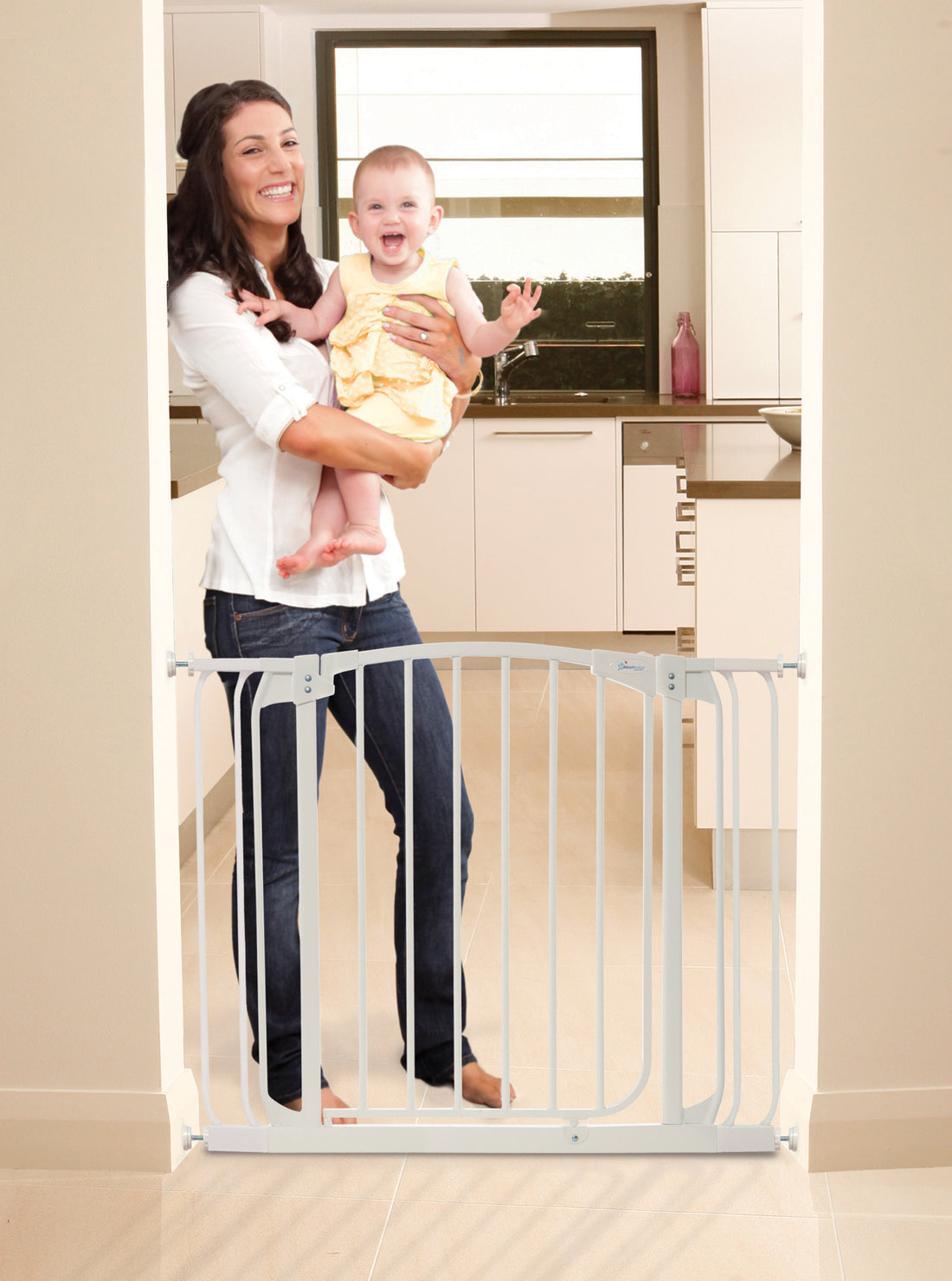 Chelsea 28-39in Auto Close Metal Baby Gate - White